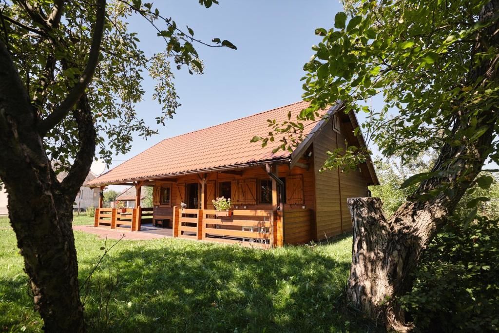 Дома для отпуска Drewniany dom z pięknym ogrodem Бохня-75
